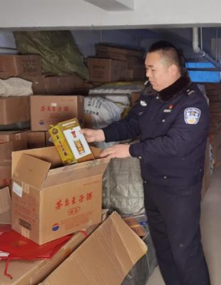 低端白酒包装成假茅台、剑南春 郑州警方捣毁一制售假酒生产窝点